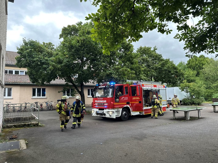 FW Weinheim: Feuerwehr Weinheim im Dauereinsatz - Personenrettung, Rutschpartie und Brandmeldealarm