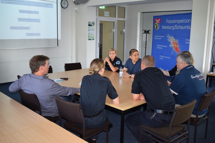 POL-NI: Nienburg/Schaumburg-Polizeibeamte aus USA besuchen die Polizeiinspektion