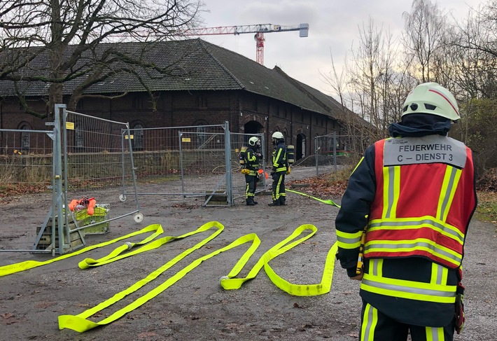 FW-BO: Beschädigte Gasleitung führt zu Feuerwehreinsatz in Querenburg