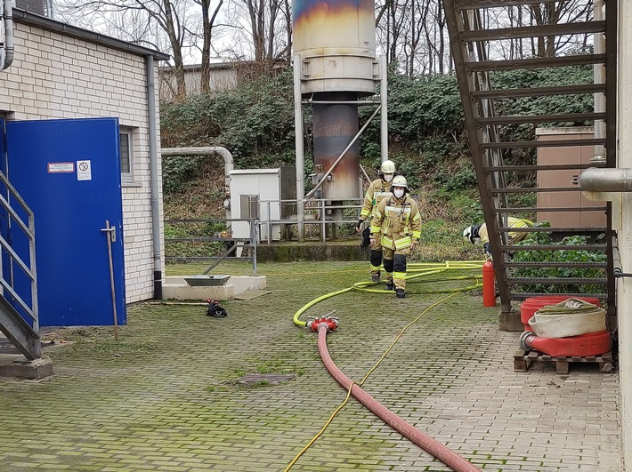FW Lage: Feuer 3 / Kellerbrand in einem Industriebetrieb - 15.01.2022 - 11:26 Uhr