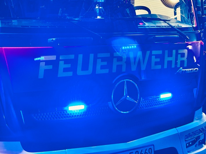 FFW Schwalmtal: Verkehrsunfall in Ungerath - Feuerwehr sichert Unfallstelle und unterstützt Polizei