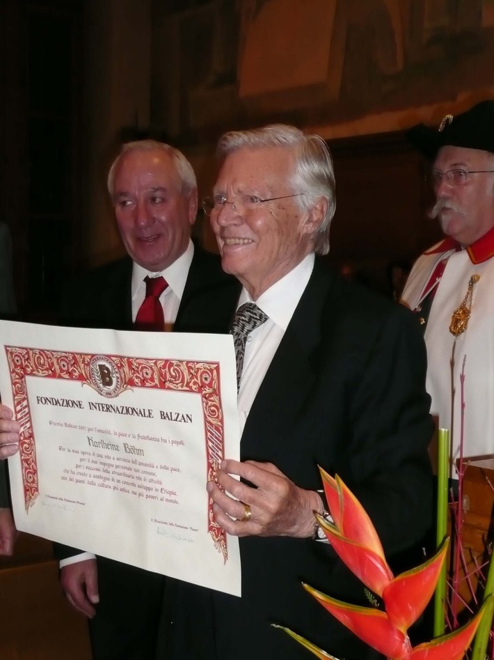 Karlheinz Böhm erhält in Bern den Balzan Friedenspreis 2007