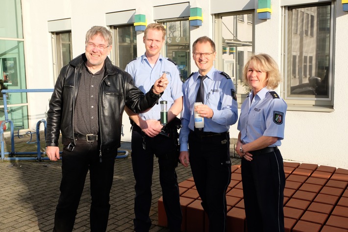 POL-RBK: Rheinisch-Bergischer Kreis - Das Licht aus Bethlehem ist bei den Polizeiwachen im Kreis entzündet worden