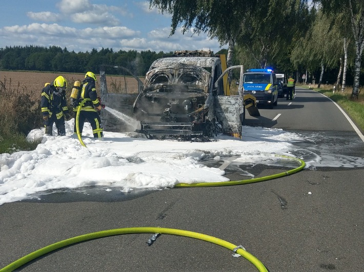 POL-LG: ++ Stroh- und Heuballen angezündet - Zeugen gesucht ++ Pedelec und Pkw stoßen zusammen ++ Jugendliche setzen Altpapiercontainer in Brand - Strafverfahren eingeleitet ++