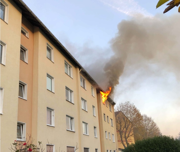 POL-MI: Keine Verletzten bei Wohnungsbrand in Mehrfamilienhaus