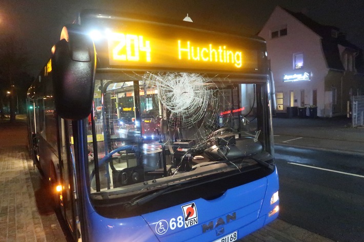 POL-DEL: Stadt Delmenhorst: Linienbus durch Stein beschädigt +++ Zeugenaufruf