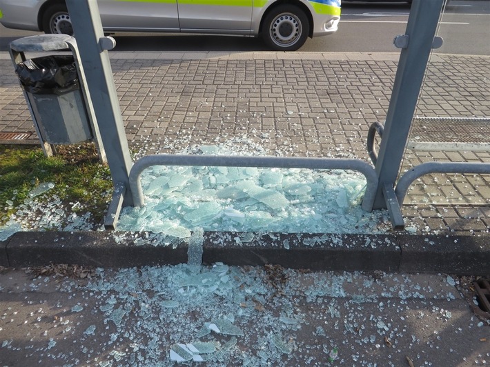POL-OE: Bushaltestellenhäuschen in Drolshagen beschädigt