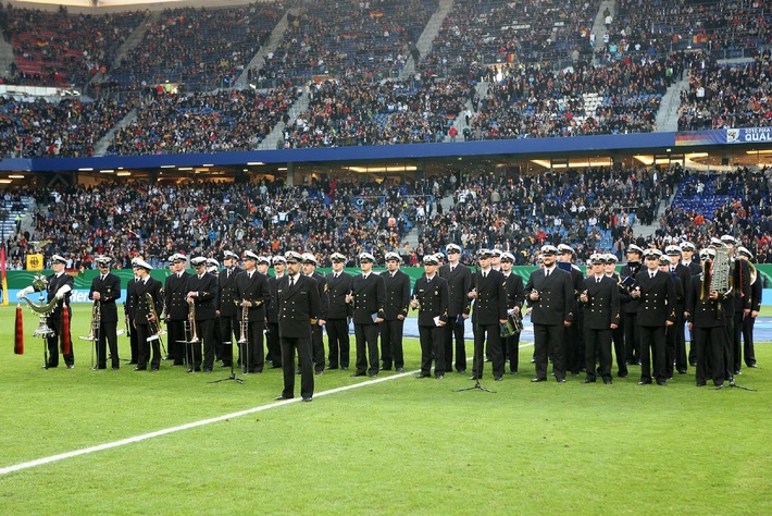 Deutsche Marine - Bilder der Woche: Besonderer Auftritt für die Musiker der Marine - Nationalhymnen bei Fußball-WM-Qualifikation gespielt