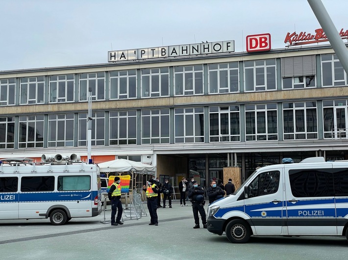 BPOL-KS: Bundespolizei Kassel wegen Versammlungen verstärkt an Kasseler Bahnhöfen im Einsatz