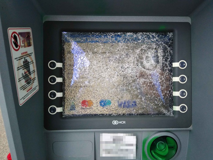 POL-FR: Elzach-Oberprechtal: Geldautomat beschädigt - Zeugen gesucht