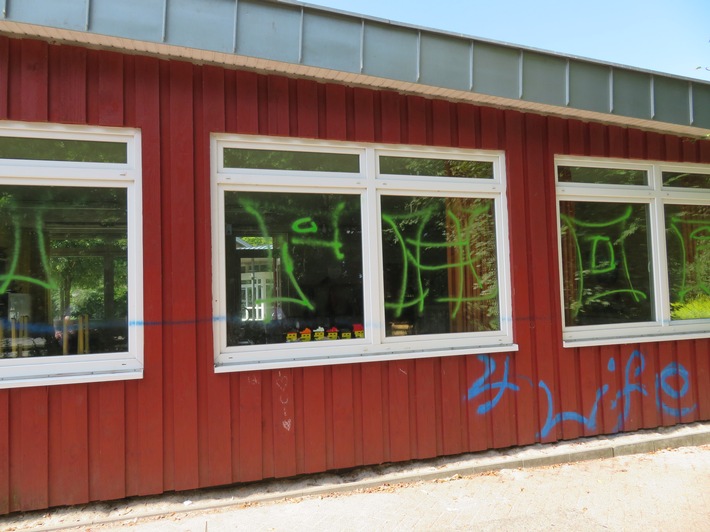 POL-OL: Sachbeschädigung durch Graffitis an der Edewechter Grundschule