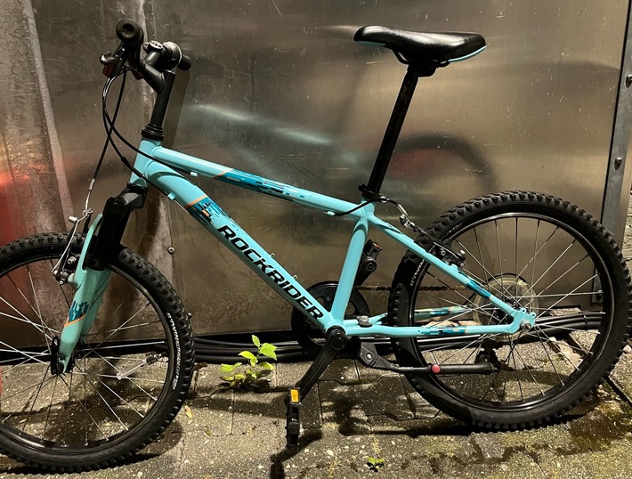 POL-PB: Polizei sucht den Inhaber eines blauen Fahrrads