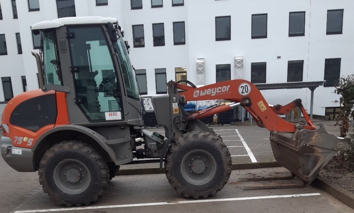POL-H: Vahrenheide: Radlader von Baustelle entwendet - Polizei sucht Zeugen