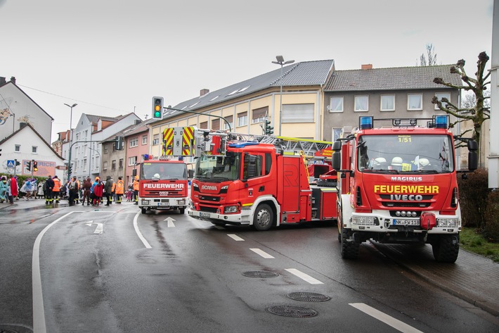 FW LK Neunkirchen: Neunkircher Feuerwehr auch an Rosenmontag im Einsatz