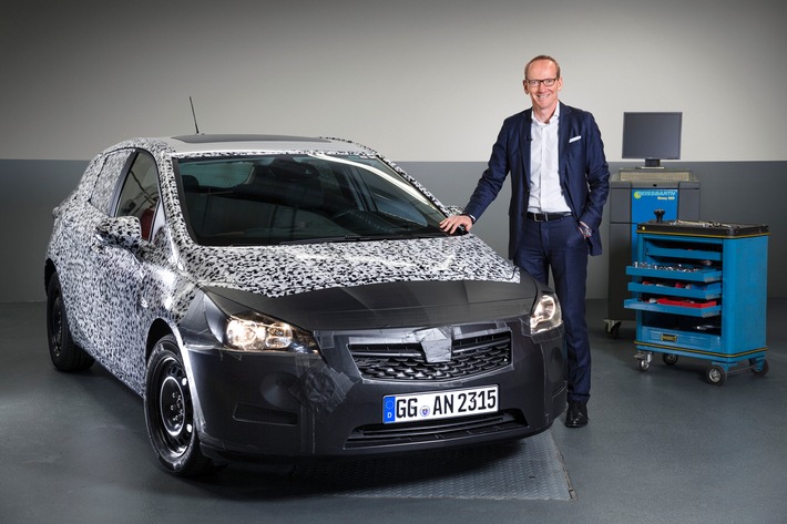 Opel Group-Chef Dr. Neumann kündigt den brandneuen Astra an (FOTO)