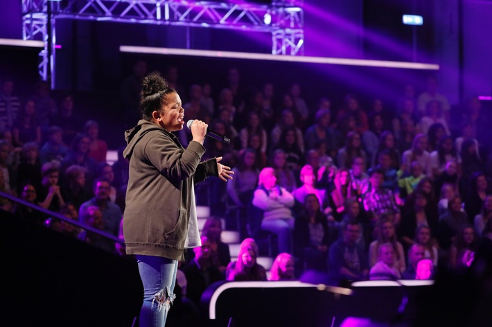Schlagkräftige Stimme: Hamburgerin Zoe am Sonntag bei "The Voice Kids"