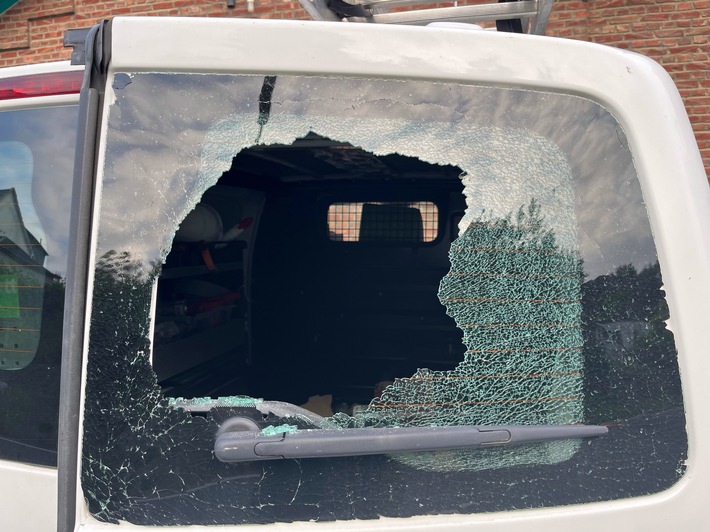 POL-RBK: Burscheid - Handwerkerfahrzeug aufgebrochen