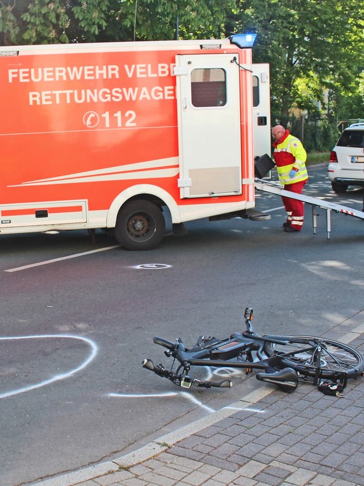 POL-ME: Rettungshubschrauber eingesetzt: 55-jähriger Pedelec-Fahrer bei Verkehrsunfall schwer verletzt - Velbert - 2005152