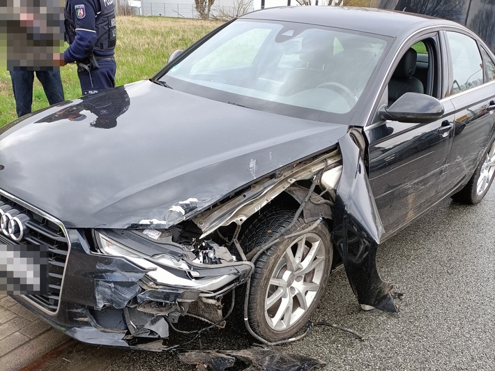 POL-BI: Alleinrennen: Unfall mit Kundenfahrzeug