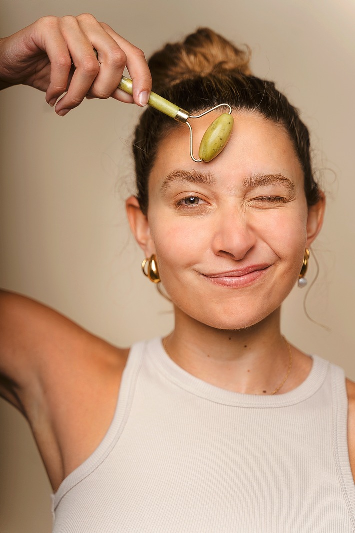 Gesichtsmassage: Was Roller und Steine wirklich bringen / In Social Media werden Jaderoller und Gua Sha gefeiert / Aber machen sie wirklich schöne Haut?