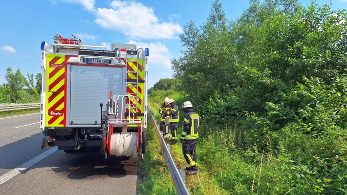 FW Sonsbeck: Flächenbrand an der A57