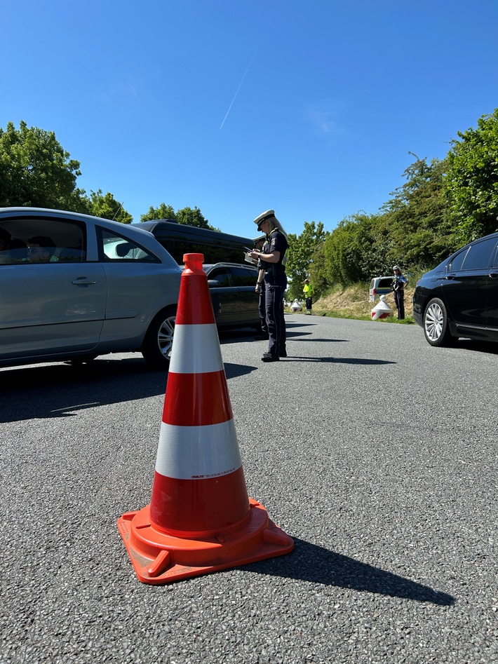 POL-BOR: Gronau - Großkontrolle der Polizei auf der B54