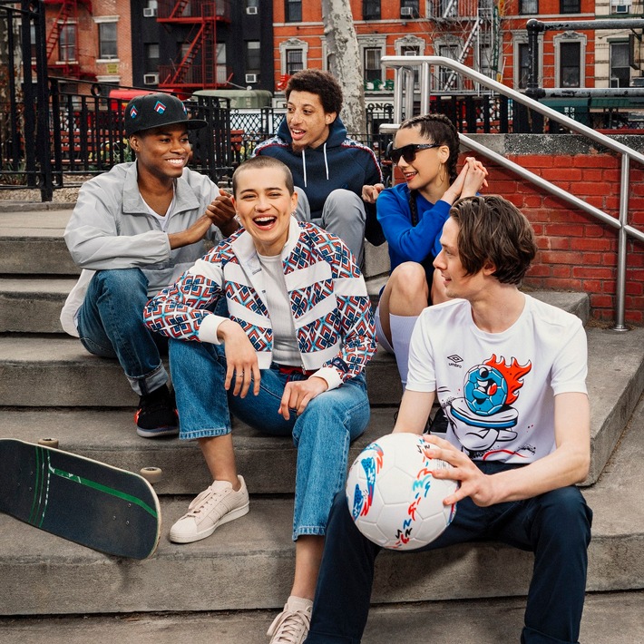 POP MEETS FASHION: PEPSI MAX launcht gemeinsam mit Boohoo, Umbro, Le Specs, New Era und Anteater EINE GLOBALE CAPSULE COLLECTION