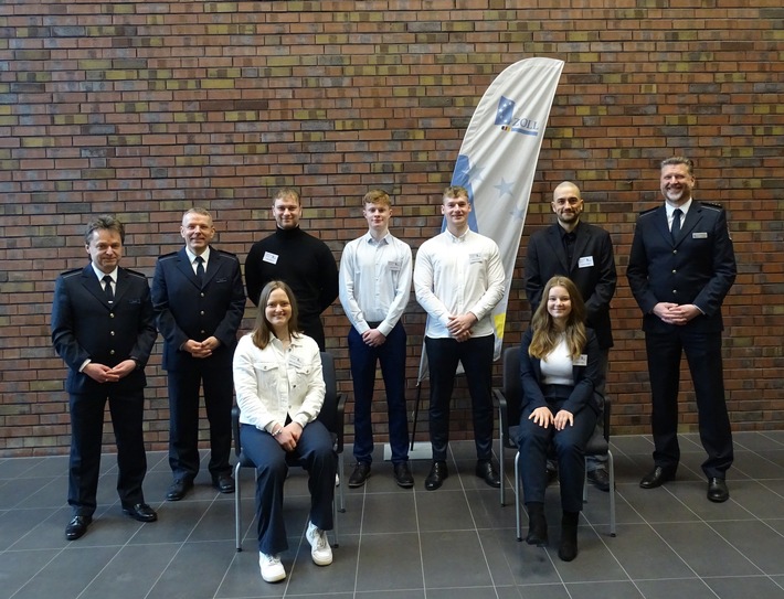 HZA-HST: Start des neuen Studiengangs beim Hauptzollamt Stralsund / Abschluss als "Bachelor of Laws (LL.B.)" befähigt die Absolventinnen und Absolventen für den gehobenen nichttechnischen Zolldienst