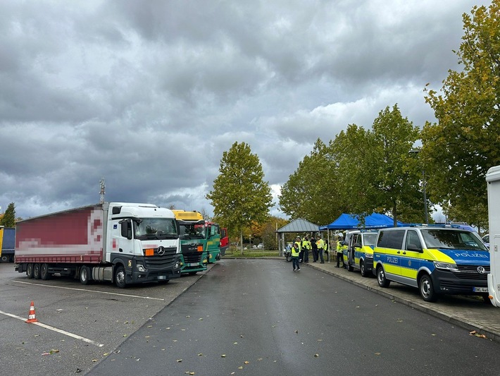 POL-OG: Baden-Baden, A5 - Groß angelegte Gefahrgutkontrollen stoppen Transporte