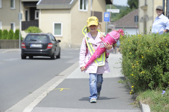 Tipps für den Alltag / Schulweg: Gefahr erkennen / Haftungsprivileg für Kinder - Autofahrer müssen aufpassen: Fuß vom Gas (mit Bild)