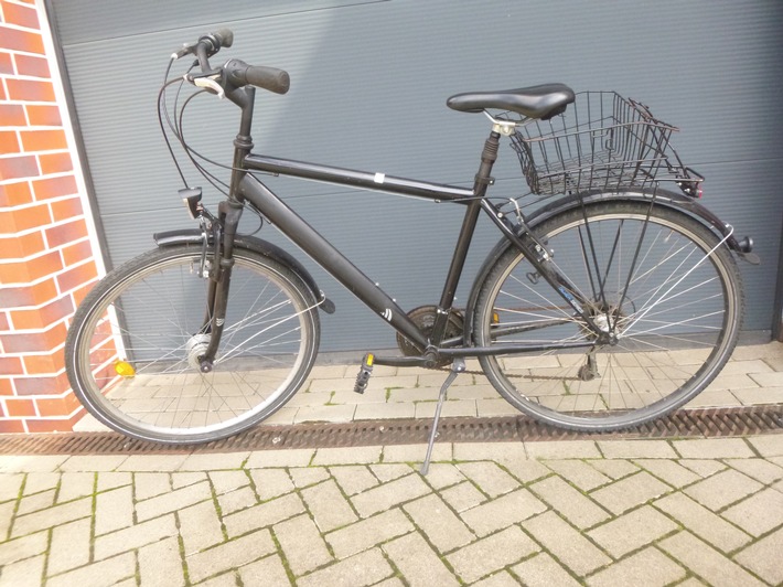 POL-LG: ++ Betrunkener Mann entwendet E-Scooter - Alarmanlage löst aus ++ Erkennt jemand das Fahrrad? ++ PKW brennt - Ermittlungen laufen ++ Mann fährt auf Verkehrsinsel und flüchtet ++