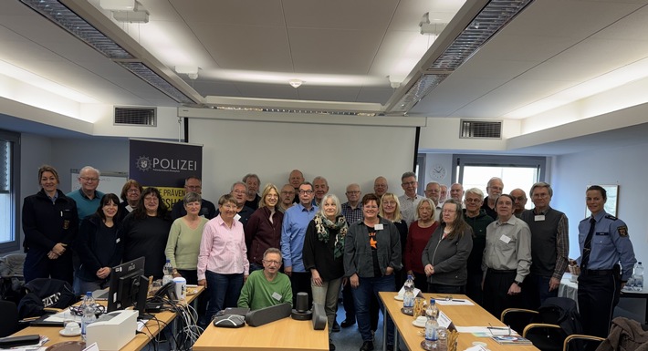 POL-PPRP: 30 neue Sicherheitsberaterinnen und Sicherheitsberater für Seniorinnen und Senioren ausgebildet