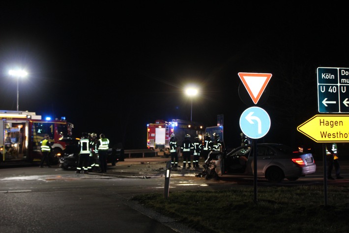 POL-UN: Schwerte - 6 Verletzte bei Verkehrsunfall