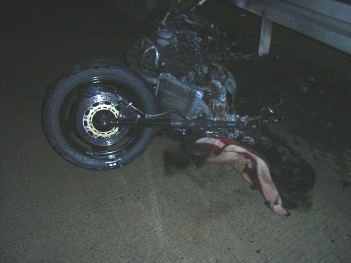 POL-HI: Tödlicher Motorradunfall auf BAB 7