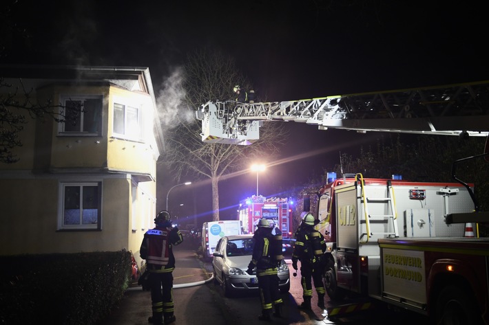 FW-DO: Ausgedehnter Zimmerbrand am Emscherpfad // Eine Katze verstorben