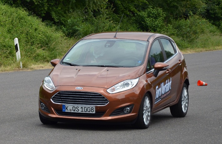 Kostenloses Ford Fahrtraining für junge Fahrer 2014 startet (FOTO)