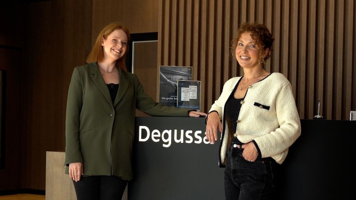 Podcast_Muttivierend_ehrlich_x_Degussa_Maria_und_Olivia_Degussa_Filiale.jpg