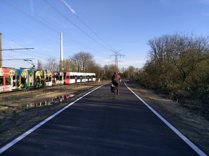Erster Abschnitt der neuen Geh- und Radwegeverbindung durch Köln - Merkenich