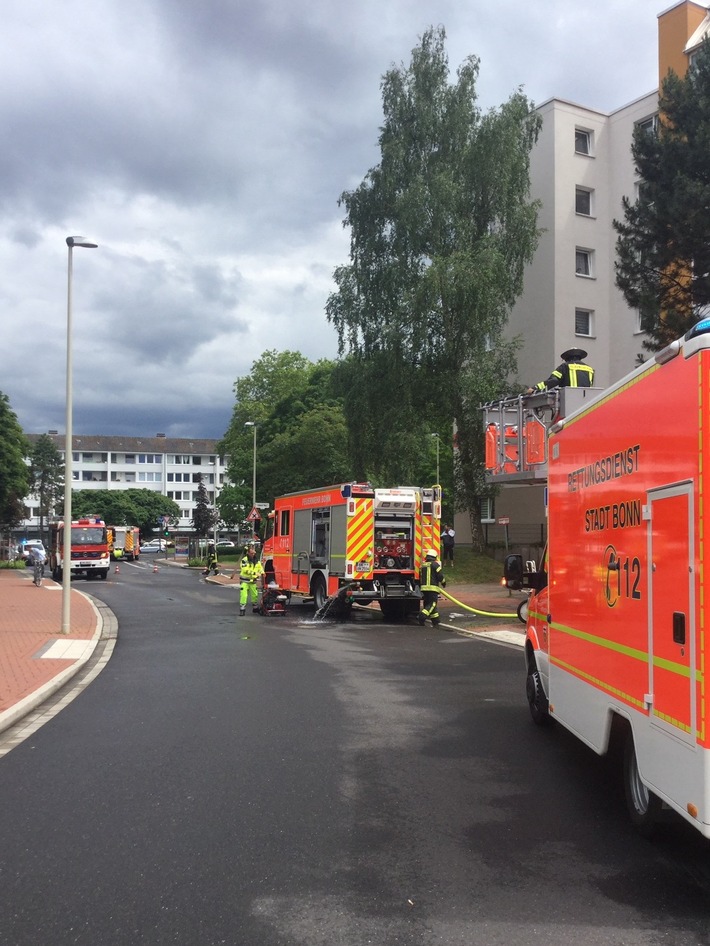 FW-BN: Küchenbrand in oberster Etage eines Hochhauses - Feuer schnell gelöscht