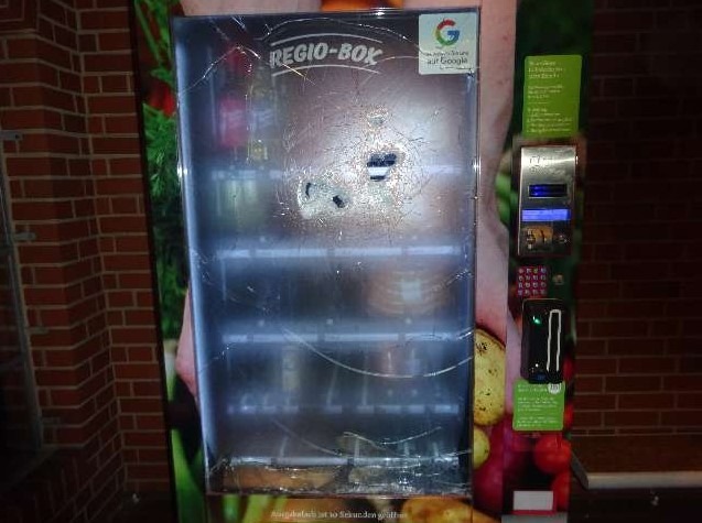 POL-NI: Mit Hammer auf Verkaufsautomaten eingeschlagen