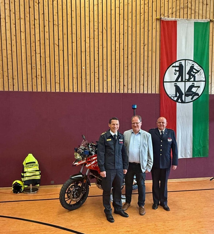 FW-EN: Traditionelles Ehrentreffen würdigt langjährigen Einsatz der Ehrenabteilungen - Martin Weber stellt sich als neuer Kreisbrandmeister vor - Olaf Schade mit silberner Ehrennadel geehrt