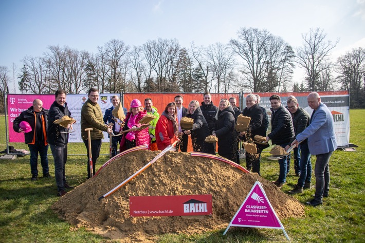 Telekom startet Glasfaser-Ausbau in Bad Birnbach für das Cluster Projekt Ost