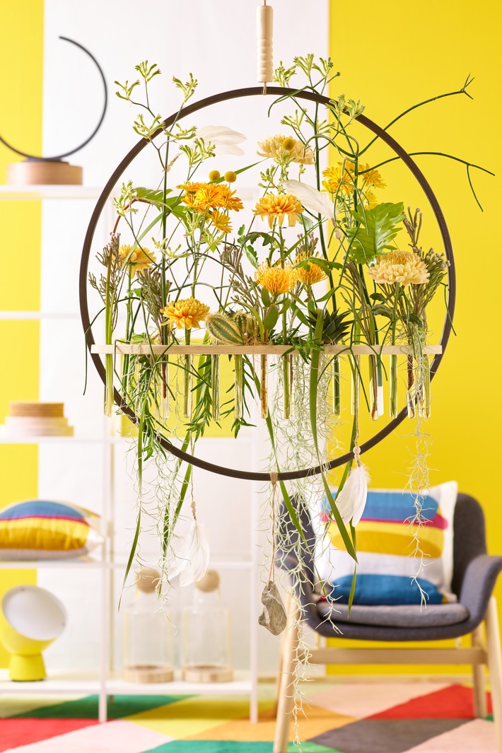 Ausgefallen durch den Sommer mit Chrysanthemen / Kreative Werkstücke mit der Vielseitigkeitsblume