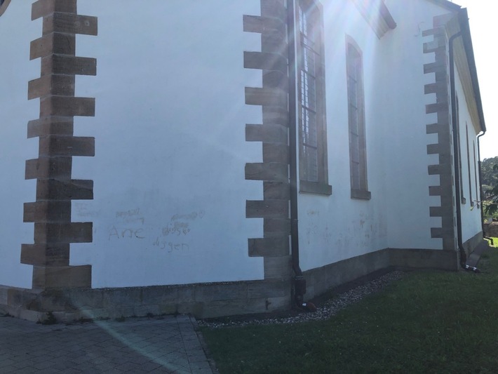 POL-PDLD: Kirchenfassade beschmiert