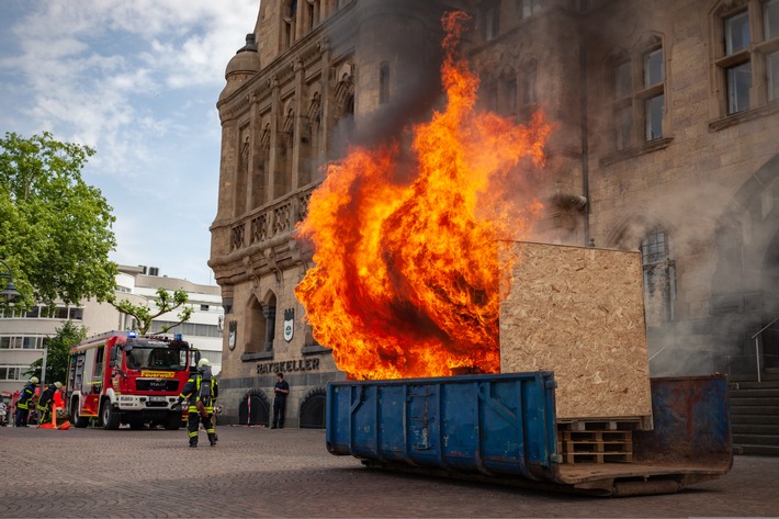 FW-RE: Vermutlich mutwillig ausgelöste Brandmelder am Tag der mündlichen Prüfungen