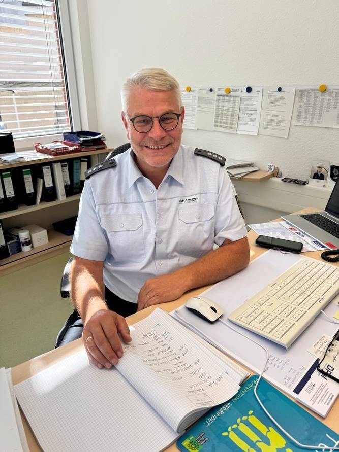 POL-KN: (Rielasingen-Worblingen, Lkr. Konstanz)Der Polizeiposten Rielasingen-Worblingen ist seit 01.10.2025 unter neuer Führung - PHK Bernd Grambau ist neuer Leiter