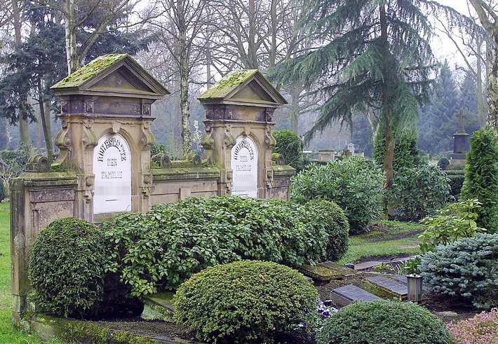 BdSt NRW vergleicht Friedhofsgebühren 2025 in Großstädten