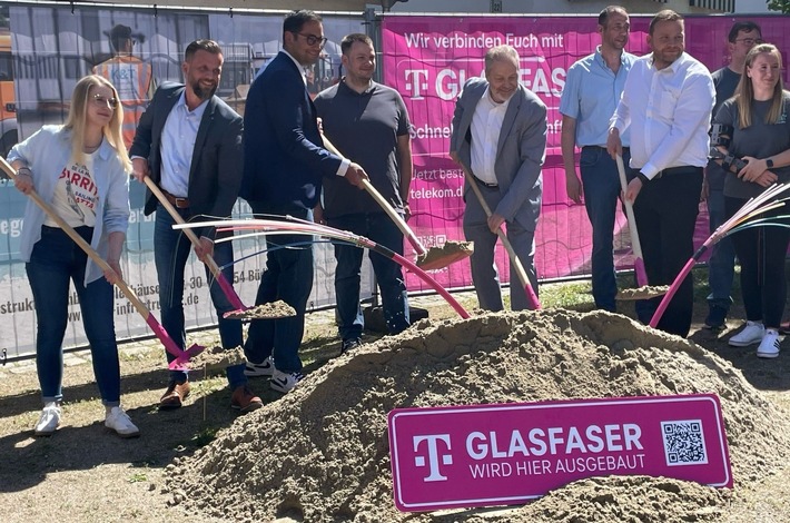 Langenselbold erreicht mit Telekom Glasfaser-Meilenstein