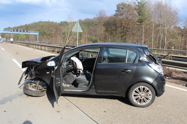 POL-PDKL: Verkehrsunfall mit Leichtverletztem - Autobahn vollgesperrt