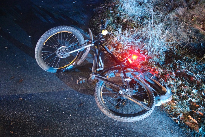 POL-DN: Radfahrer glücklicherweise nur leicht verletzt